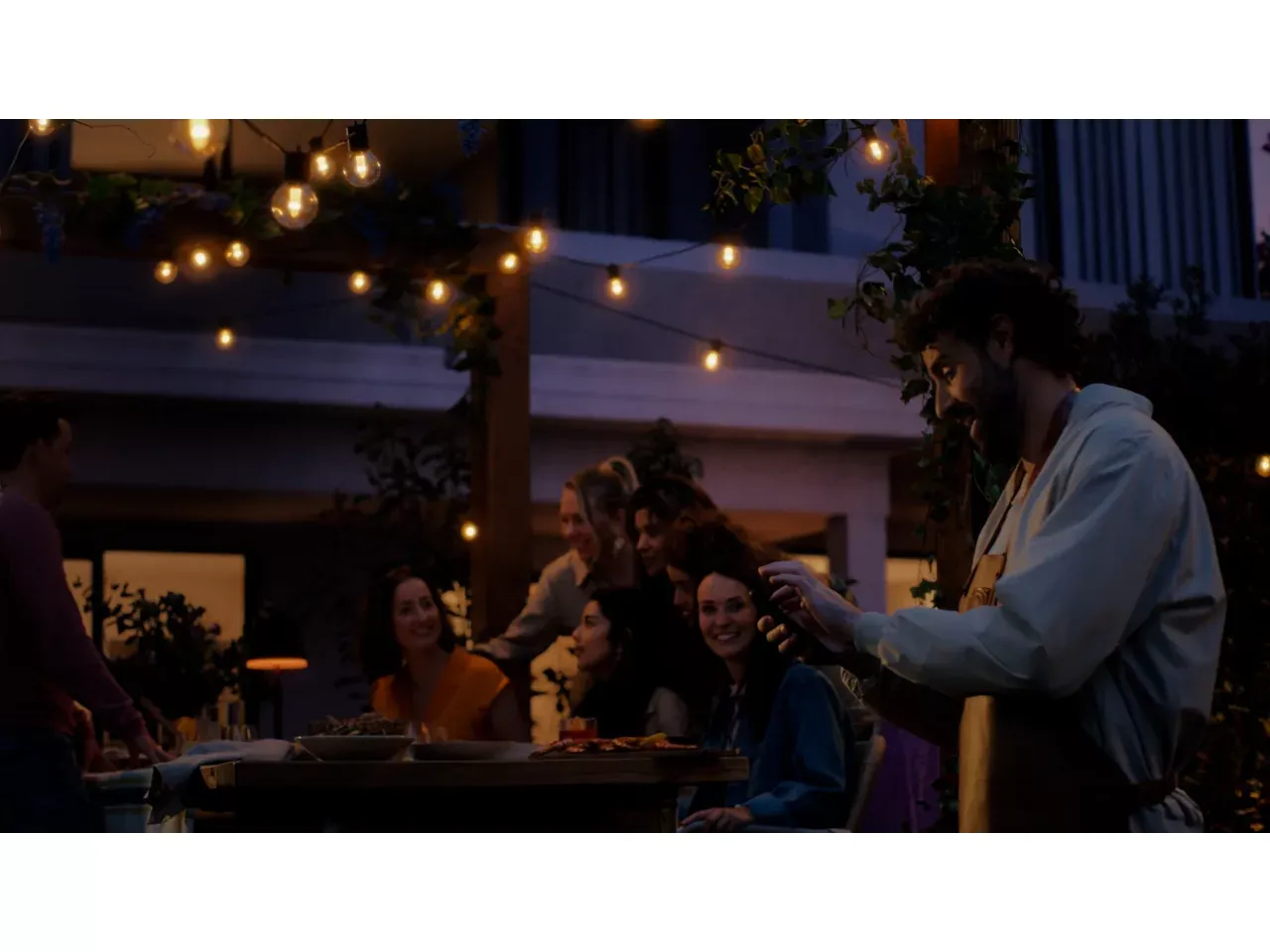 Smooth dimming and rich colors on Festavia globes