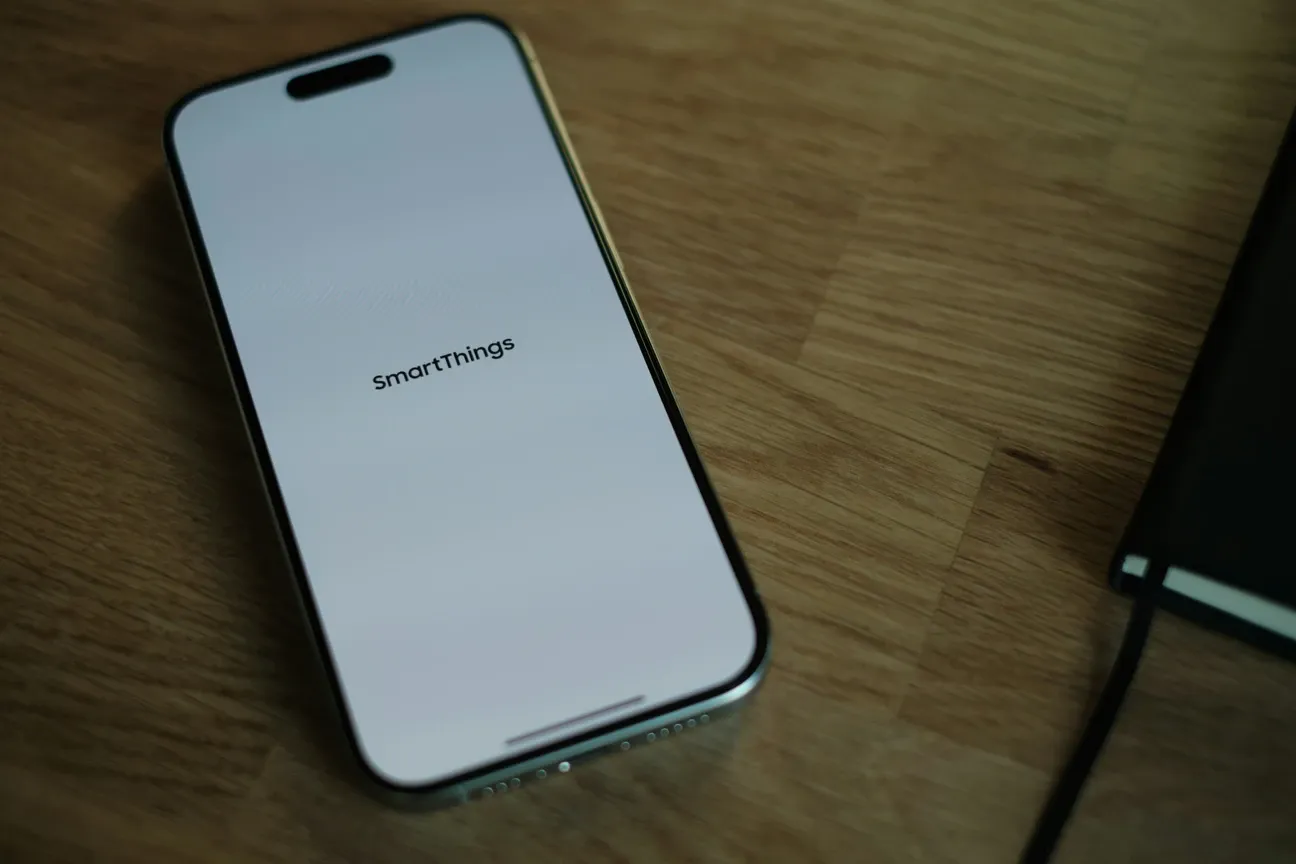 Smart home automation controlled from a smartphone