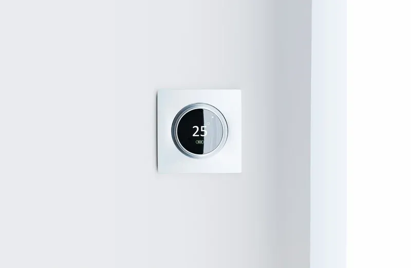 Smart Home Hacks for Holiday Guests - Hosting Tips - Guide