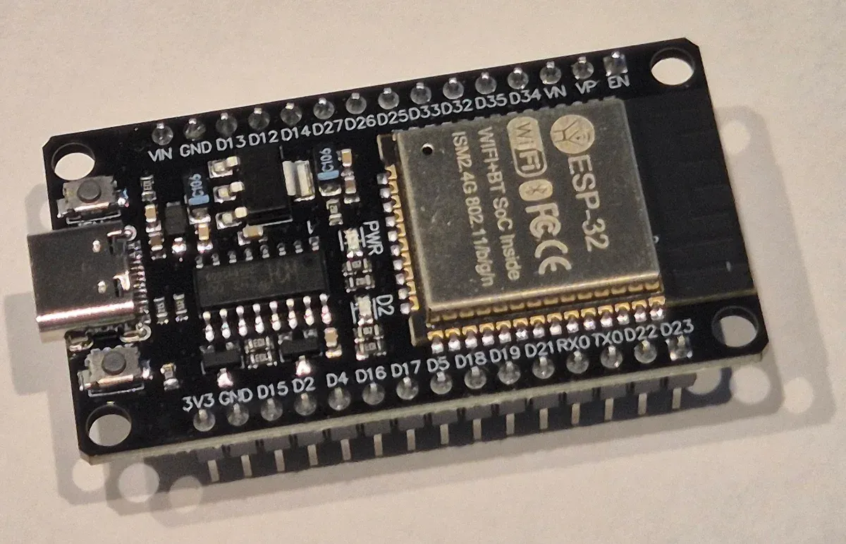 ESP32 dev board seen from above with pin labels visible: 3V3, GND, D15, D2, D4, D16, D17 along the lower header