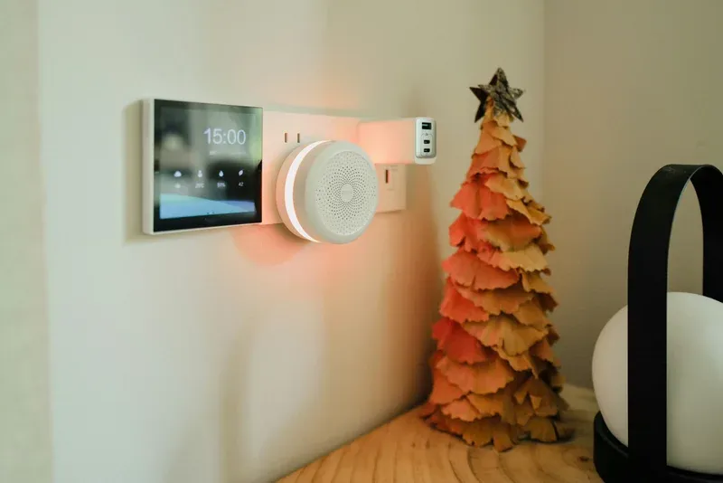 IKEA KLIPPBOK Smart Picture Frame - Interactive Art