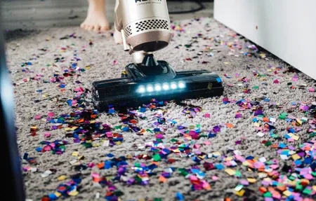 Robot Vacuums vs Traditional Vacuums: Pros, Cons, Guide